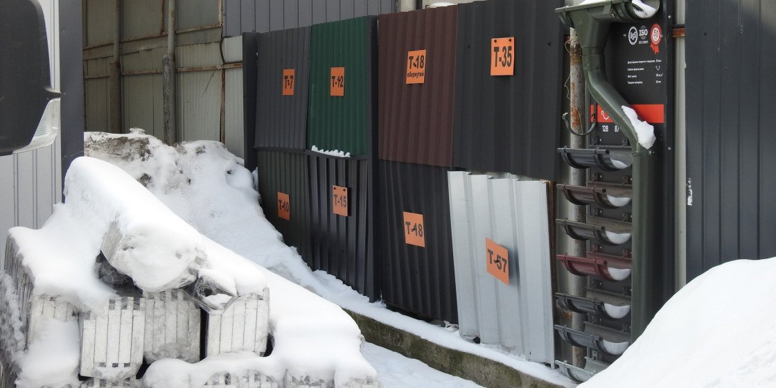 Підприємство «ЕкоБуд» у Володимирі, яке виробляє дахи, паркани, а також комплектуючі. Фото Волинського обласного центру зайнятості