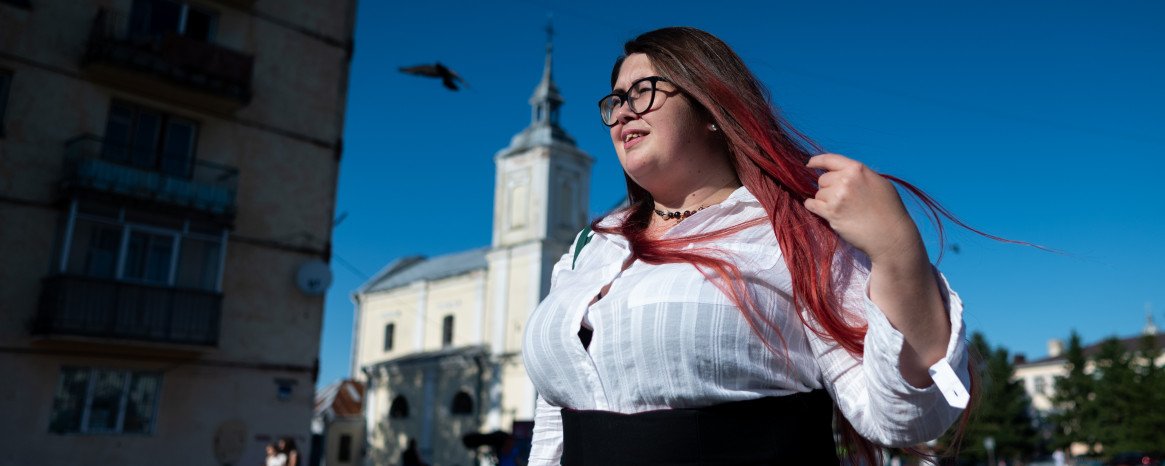«Маленькі міста теж мають свою літературу». Розмова з письменницею Віталіною Макарик