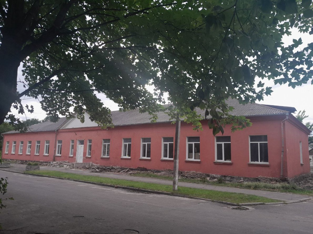 В цій будівлі після ремонту хочуть створити простір для ветеранів. Фото: misto.media В цій будівлі після ремонту хочуть створити простір для ветеранів. Фото: misto.media