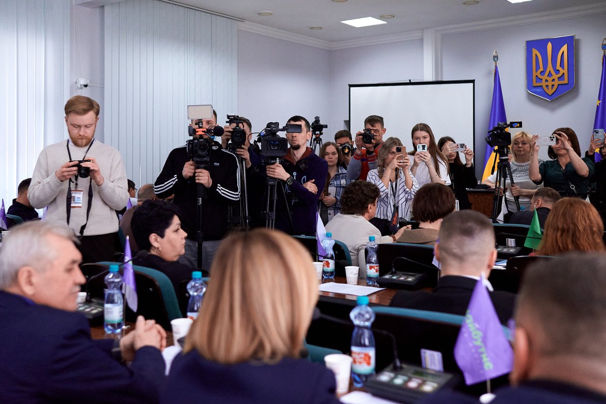 Медіа було чи не стільки, скільки й депутатів. Медіа було чи не стільки, скільки й депутатів.