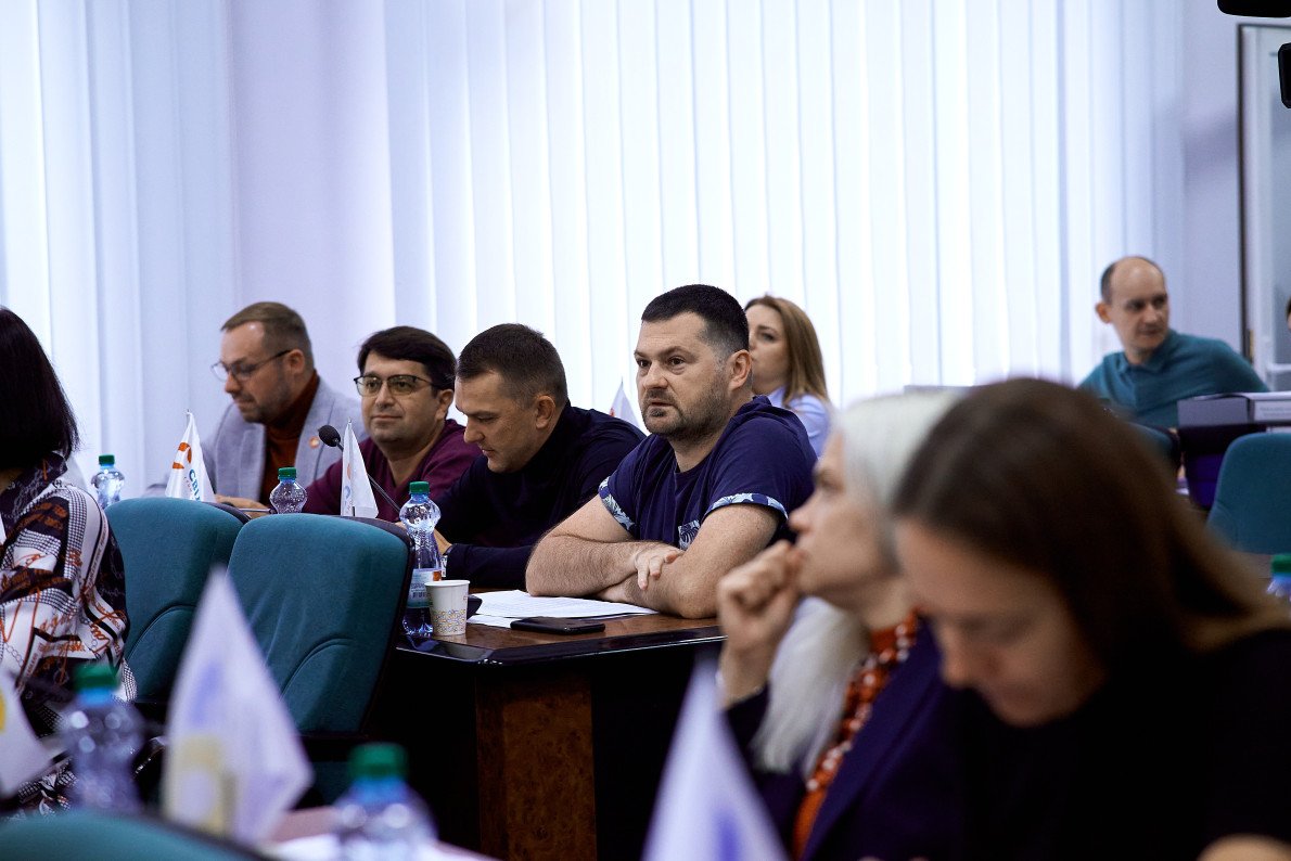 Фракції «Свідомі» та «Європейська солідарність» нечисельні, але найбільше опозиційні у нинішніх умовах. Фракції «Свідомі» та «Європейська солідарність» нечисельні, але найбільше опозиційні у нинішніх умовах.