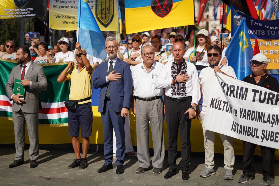 До акцій долучились посол України в Туреччині Наріман Джелял та генеральний консул Роман Недільський. Фото: Наріман Джелял До акцій долучились посол України в Туреччині Наріман Джелял та генеральний консул Роман Недільський. Фото: Наріман Джелял