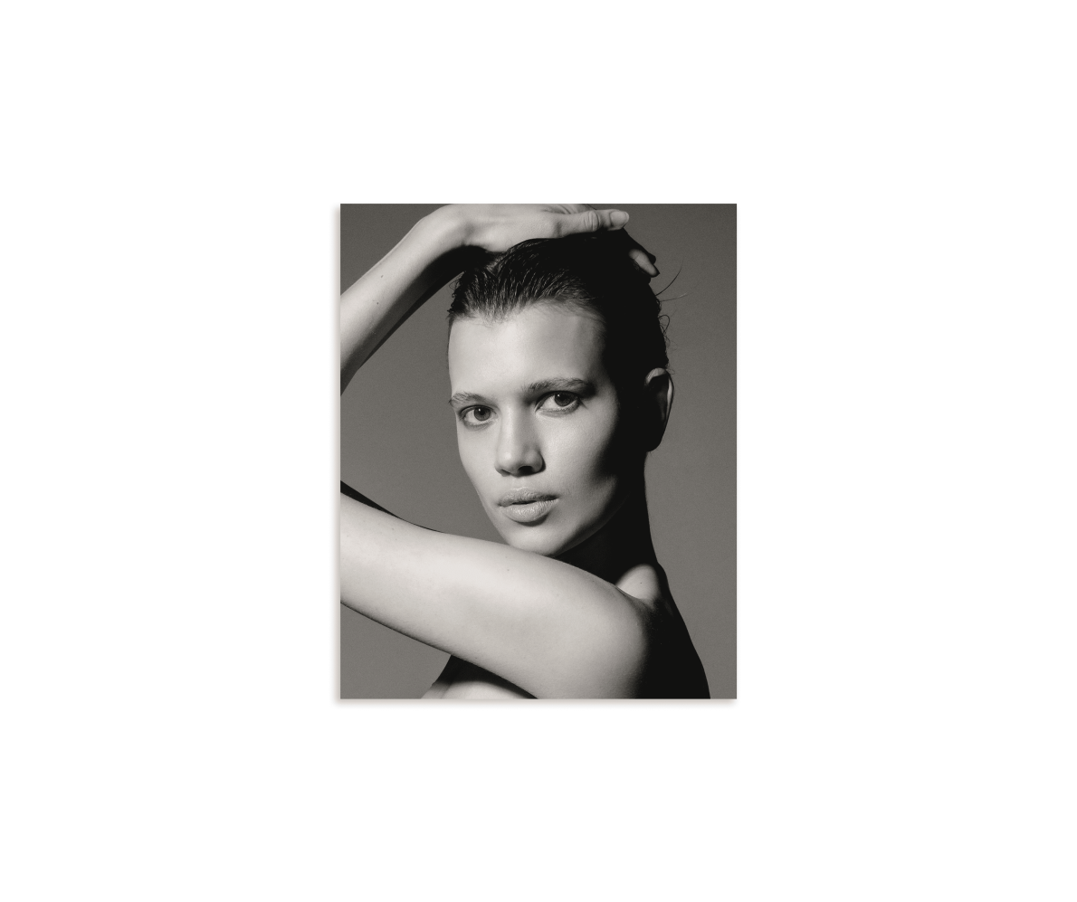 «І з портретами та ж історія. Усі, які показую, — улюблені, тож розповідати про кожен, мабуть, немає сенсу. Варто просто дивитися. Хто дивиться — той бачить, а слова потрібні не завжди».