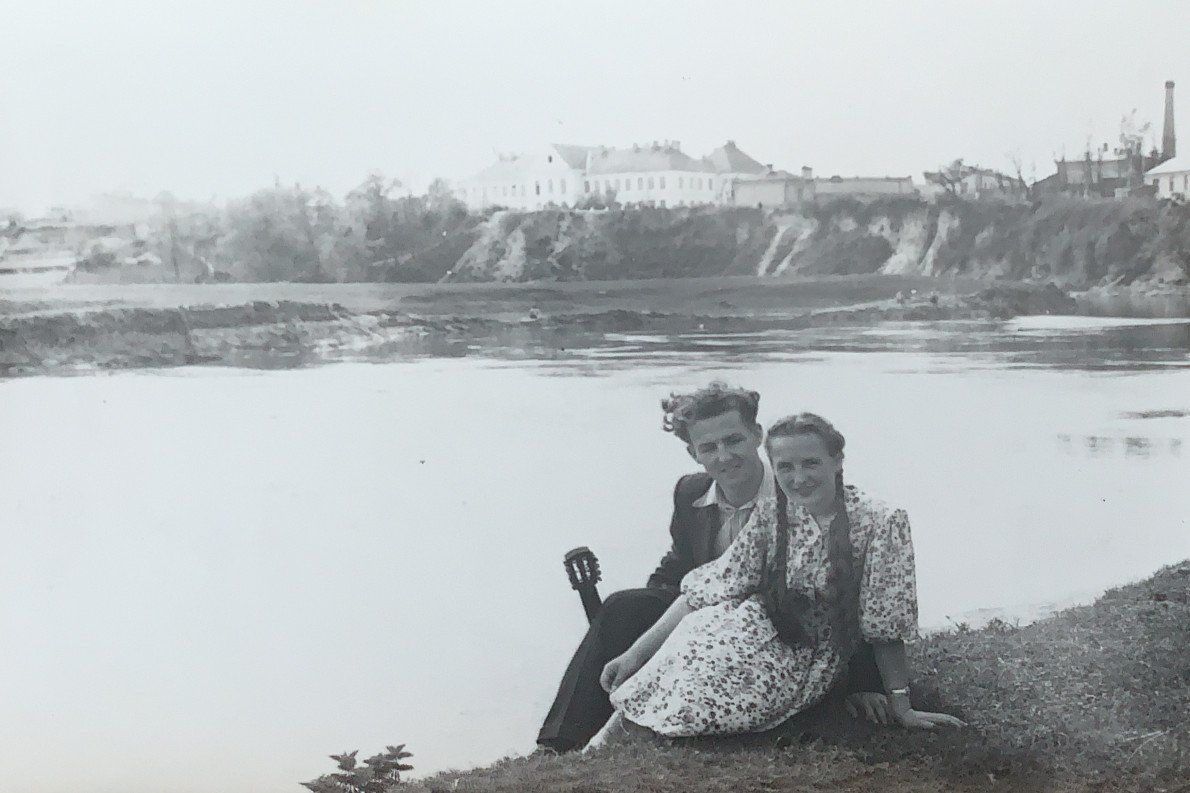 На березі річки Стир у Луцьку, 50-ті роки. Тут і далі фото з архіву Стефаниди Супрунович. 