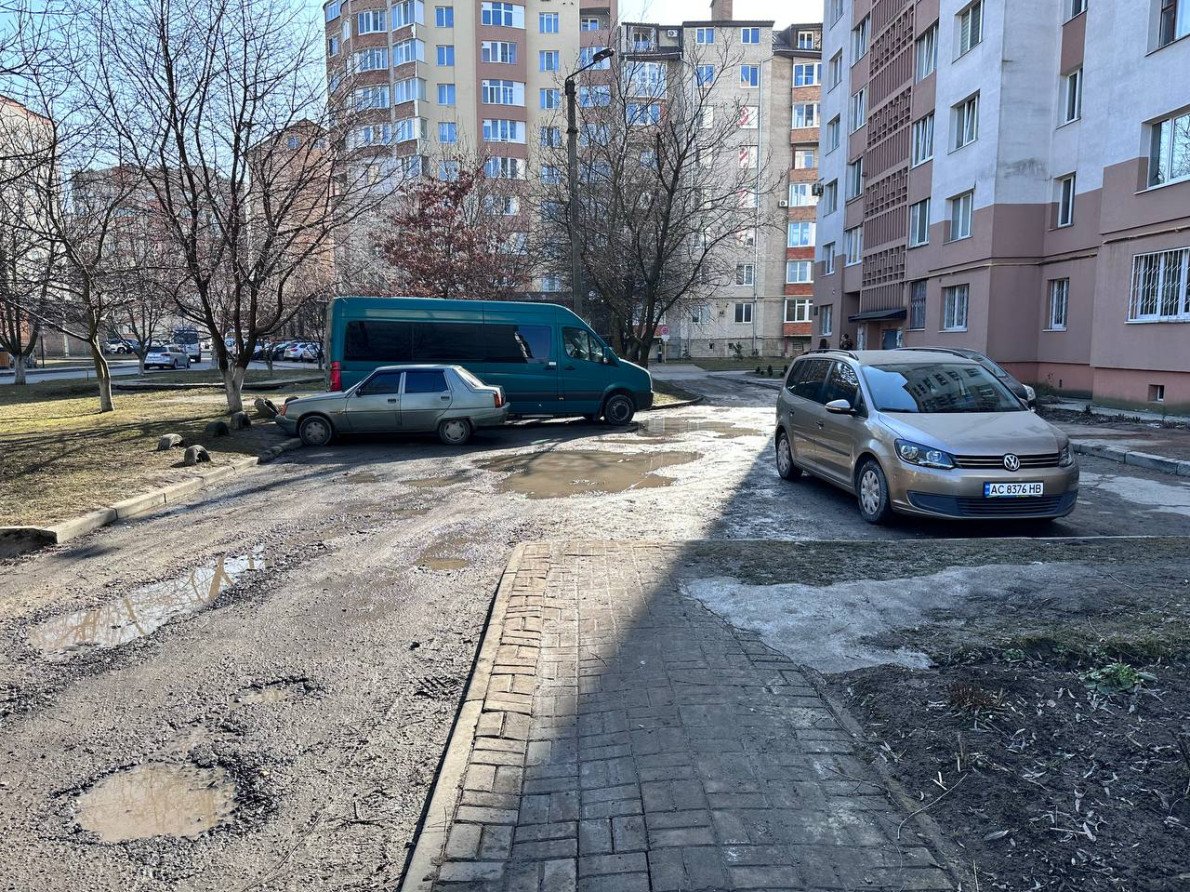 Двір на вул. Конякіна, 29-А.