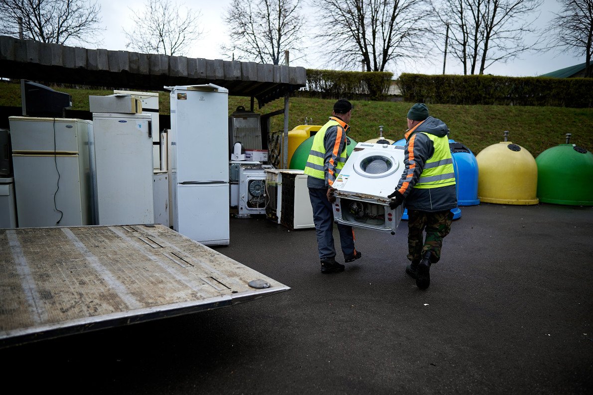 Серед відпрацьованої побутової техніки часто трапляються робочі «конячки»: мікрохвильовка, пралка чи програвач для вінілових платівок. Бери й користуйся. Серед відпрацьованої побутової техніки часто трапляються робочі «конячки»: мікрохвильовка, пралка чи програвач для вінілових платівок. Бери й користуйся.