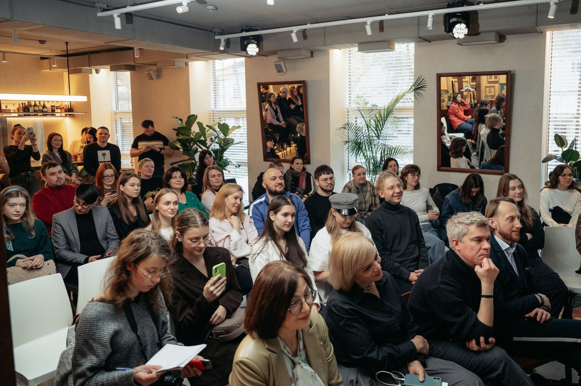 В обід — зустріч з Уривським, ввечері — перегляд його «Безталанної». 