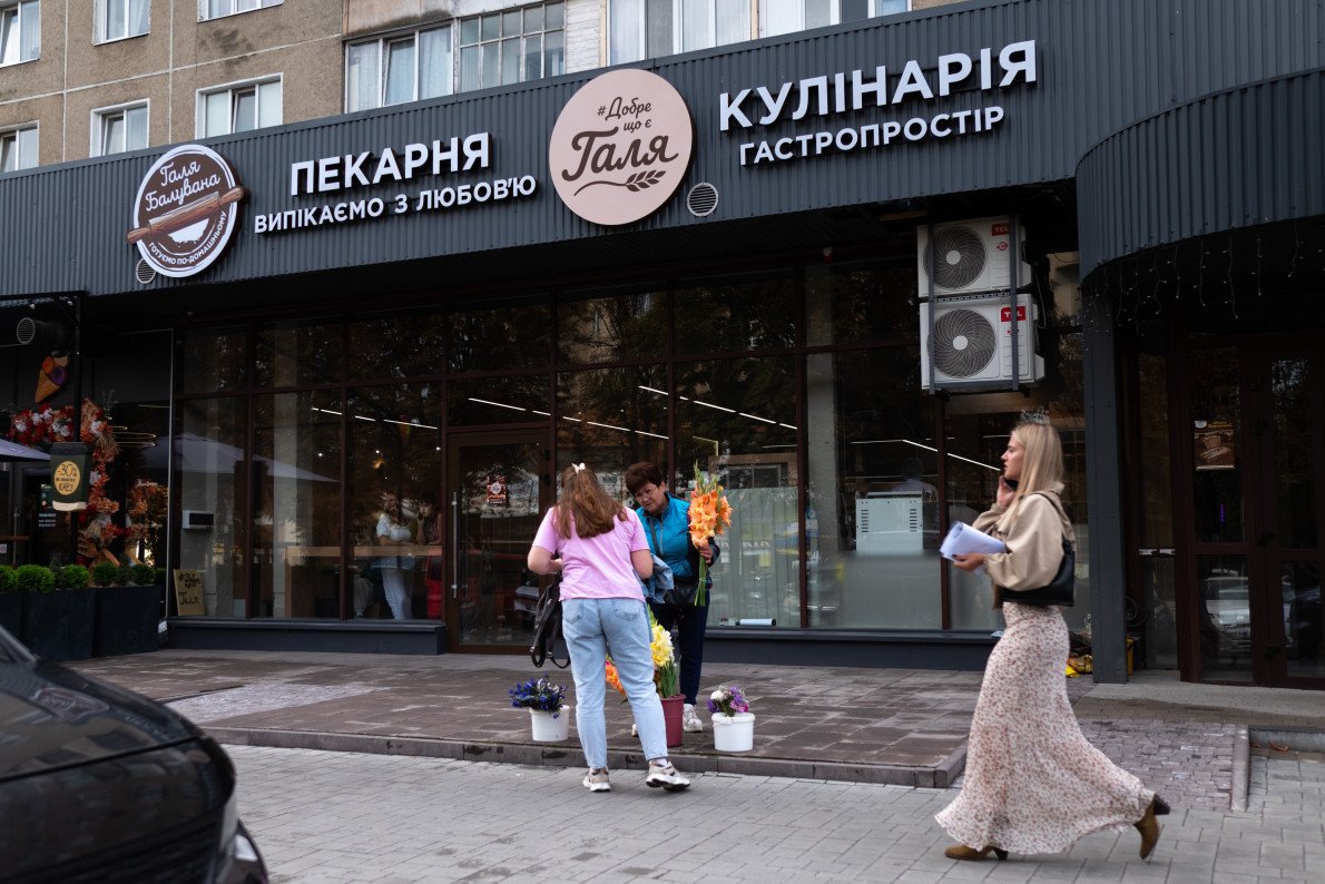 Вулиця Дубнівська, 12. Заклад відчиняється об 11:00 у п’ятницю, 11 вересня.