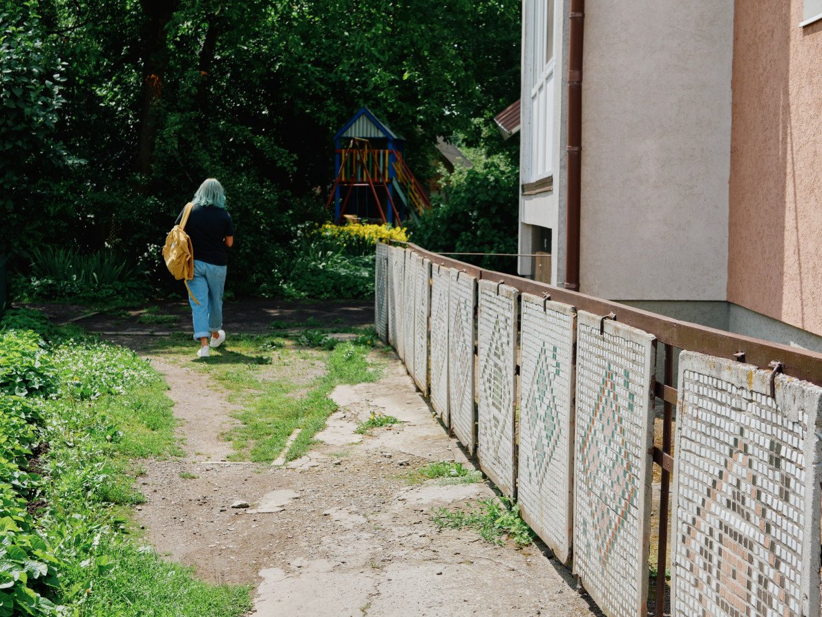 Залишки балконної мозаїки у Луцьку. Вулиця Державна (раніше — Чернишевського).