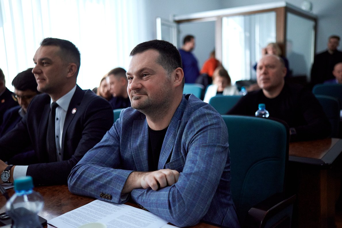 «Свідомі» депутати Андрій Лучик та Валентин Хаймик тішаться. «Свідомі» депутати Андрій Лучик та Валентин Хаймик тішаться.