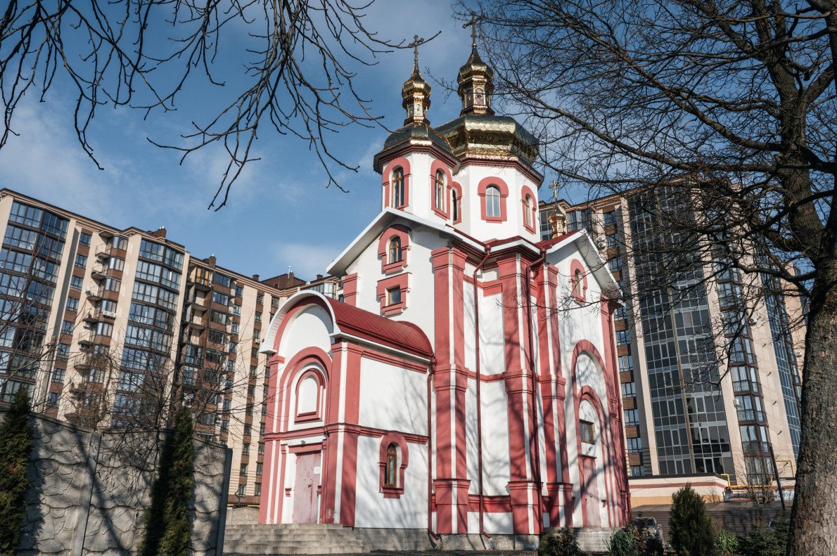 Свято-Воскресенський храм УПЦ (вулиця Золота (колишня Мічуріна), 28, Луцьк).