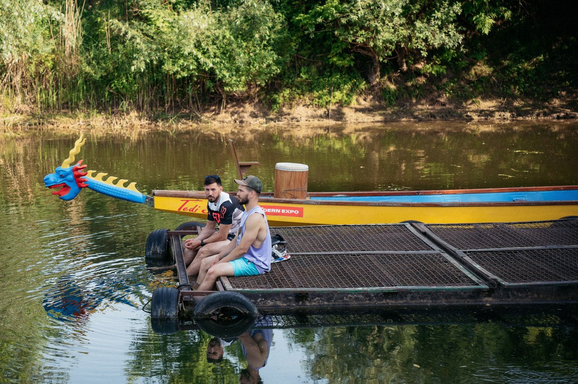 Під час весняного тренування учасники ще бачили старий понтон. Під час весняного тренування учасники ще бачили старий понтон.