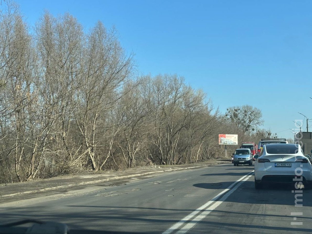 Вул. Набережна.