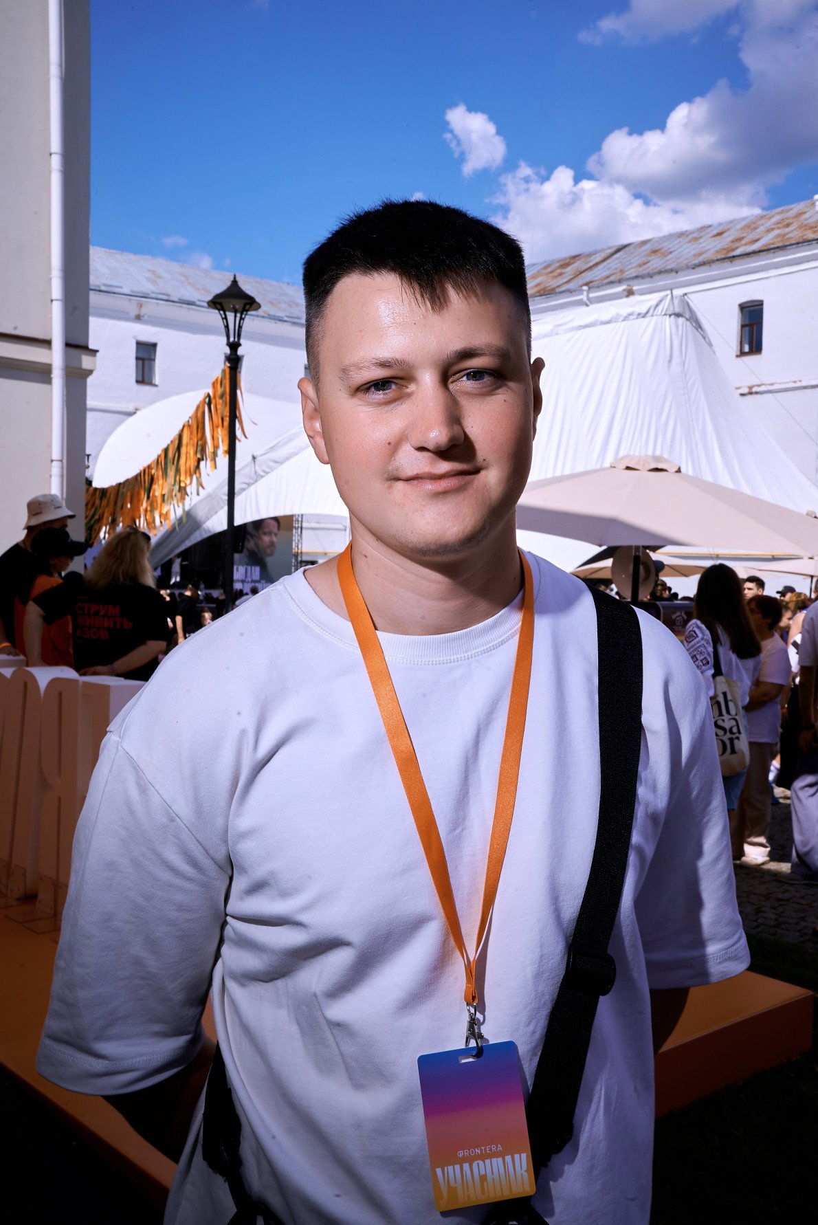 Артур Дронь — письменник, ветеран російсько-української війни. Артур Дронь — письменник, ветеран російсько-української війни.