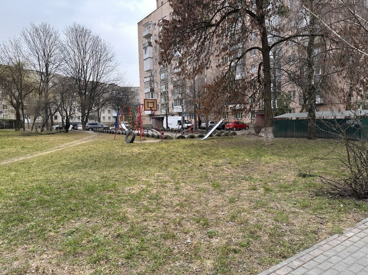 просп. Соборності, 33.