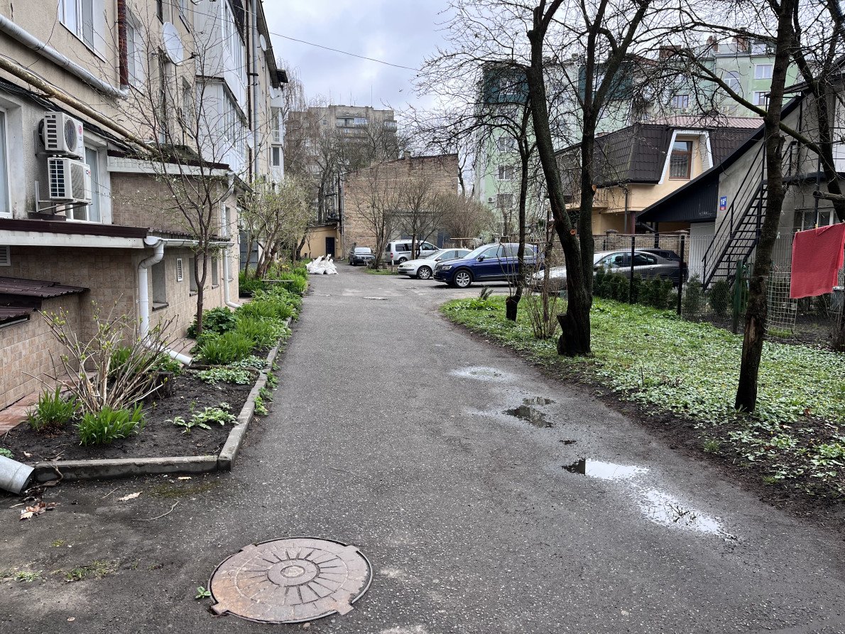 просп. Волі, 14.