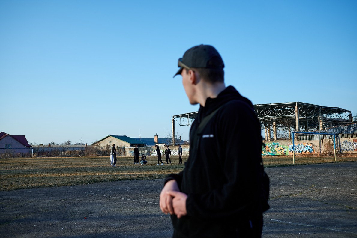 Працівники коледжу під час зустрічі запрошують Олександра в гості — на розмову зі студентами: поділитися досвідом, розповісти про війну.