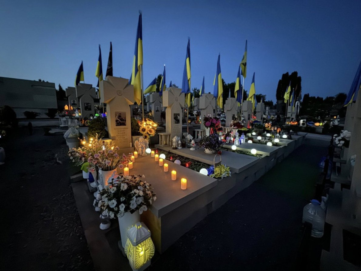 Микулинецький цвинтар, сектор почесних поховань, Тернопіль.