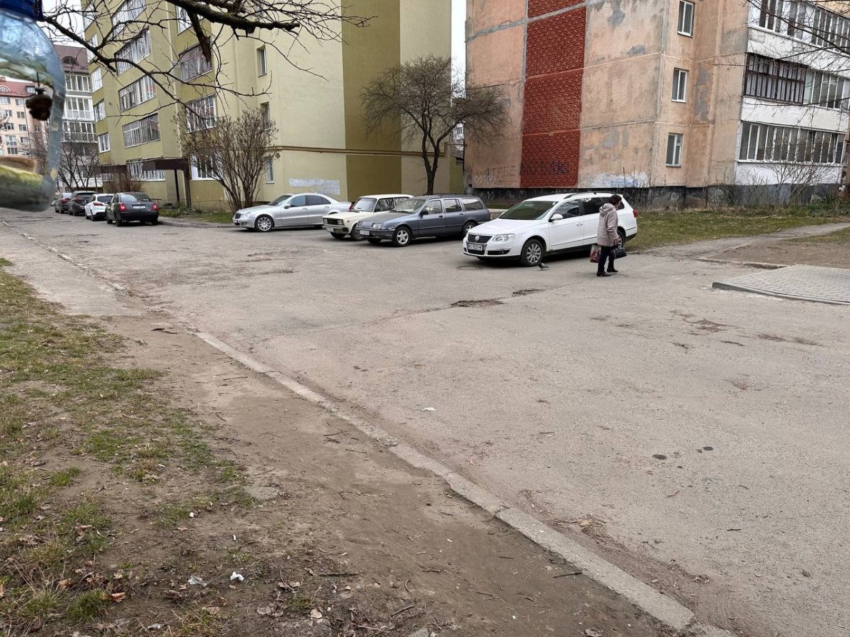 вул. Конякіна, 33 та вул. Кравчука, 19, 19-Б.