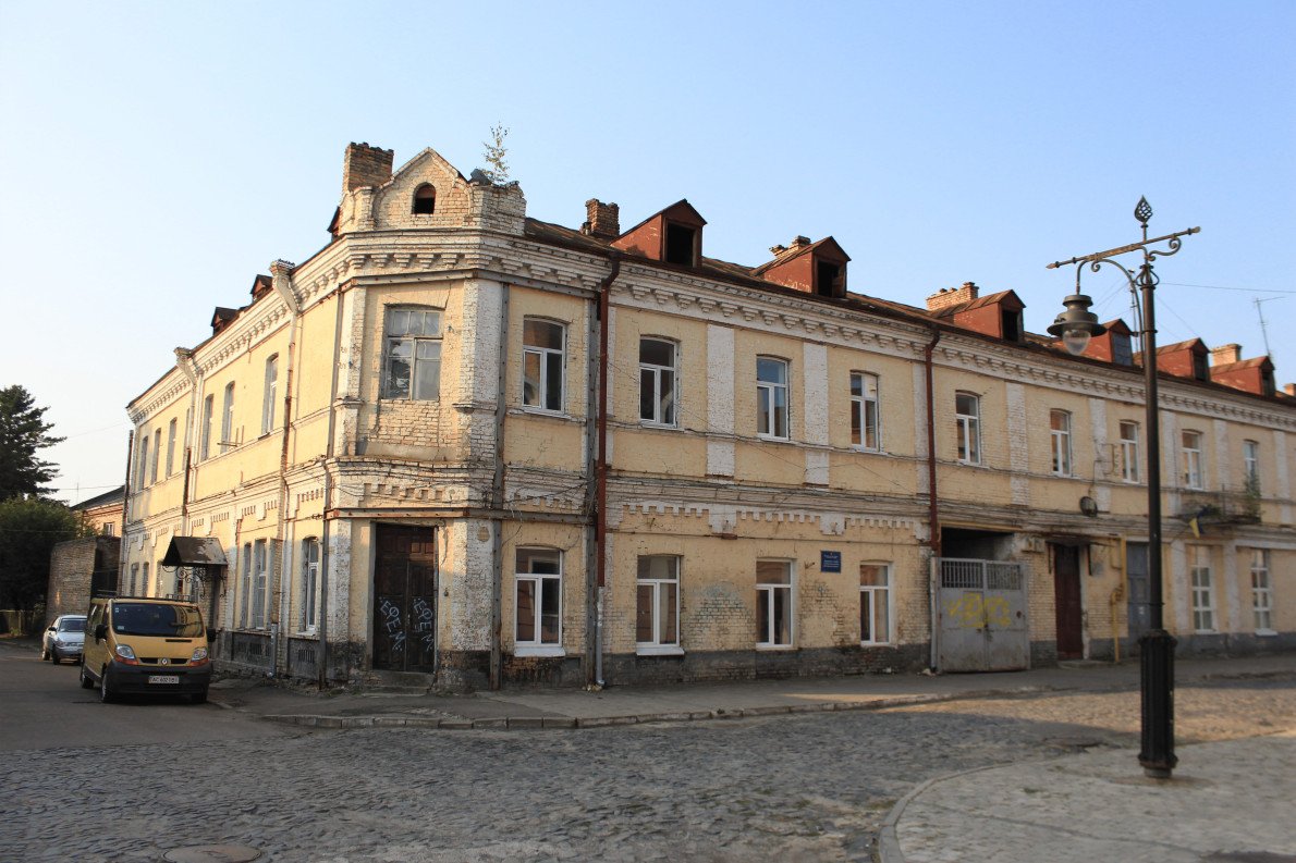 Таким цей будинок був до того, як його закрили риштуванням. Фото з відкритих джерел.