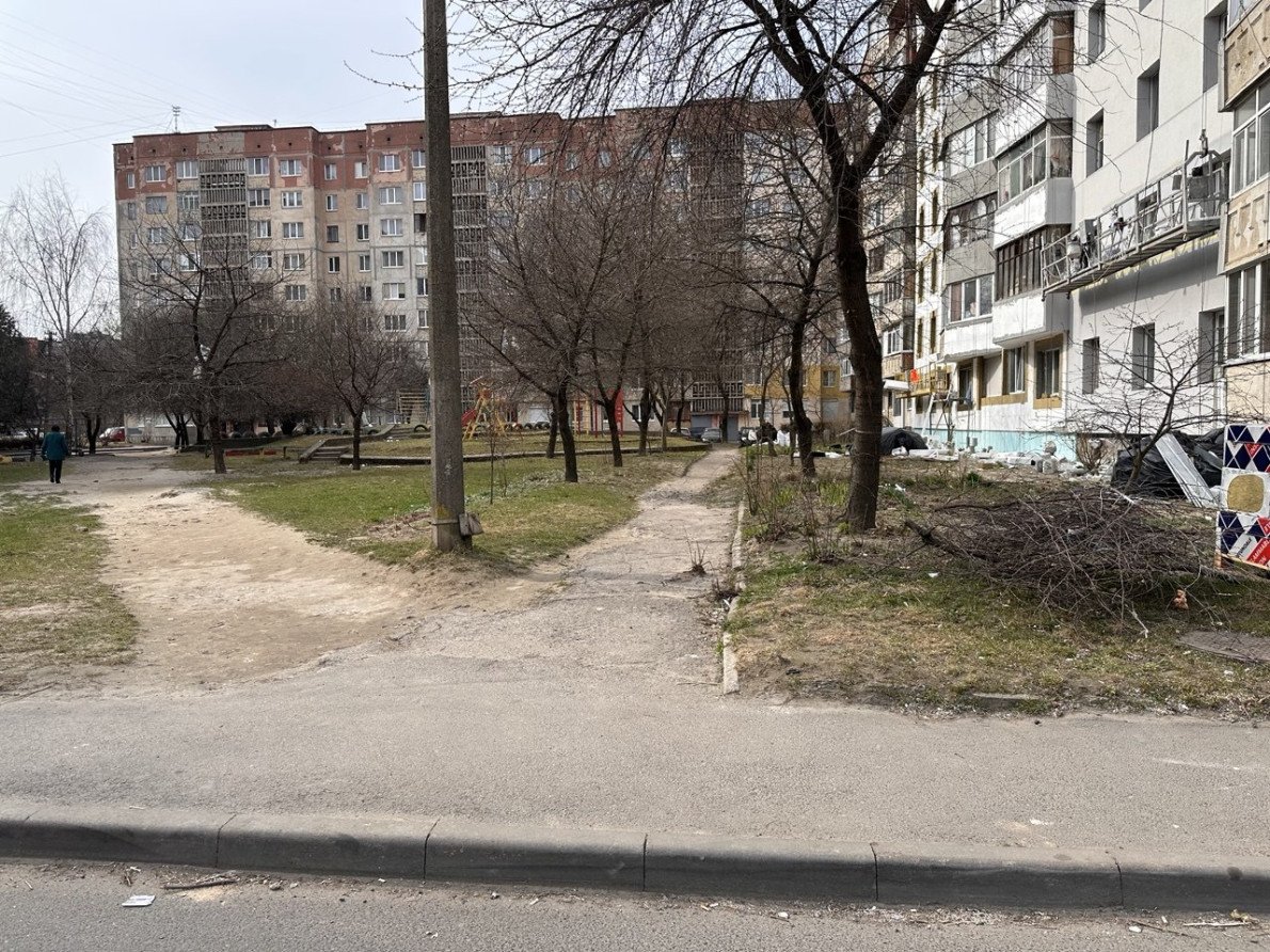 вул. Кравчука, 32.