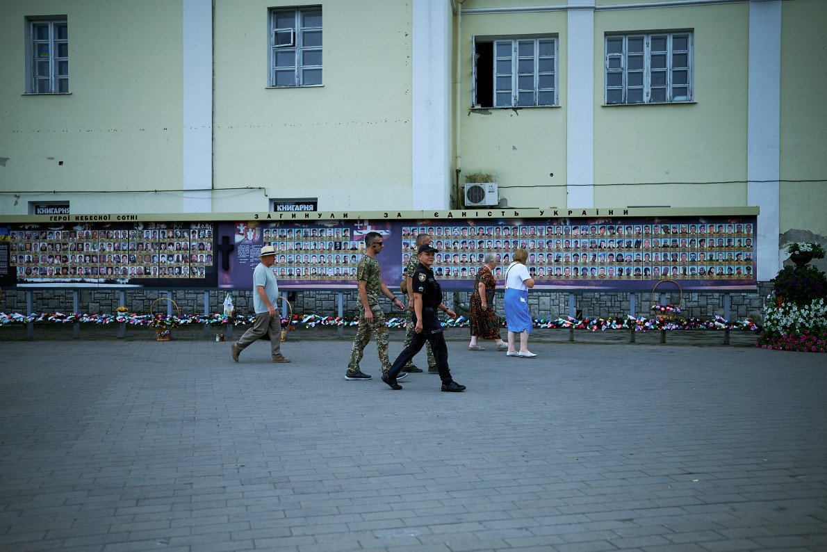 Стенд Героям у Луцьку