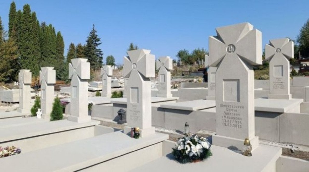 Микулинецький цвинтар, сектор почесних поховань, Тернопіль.