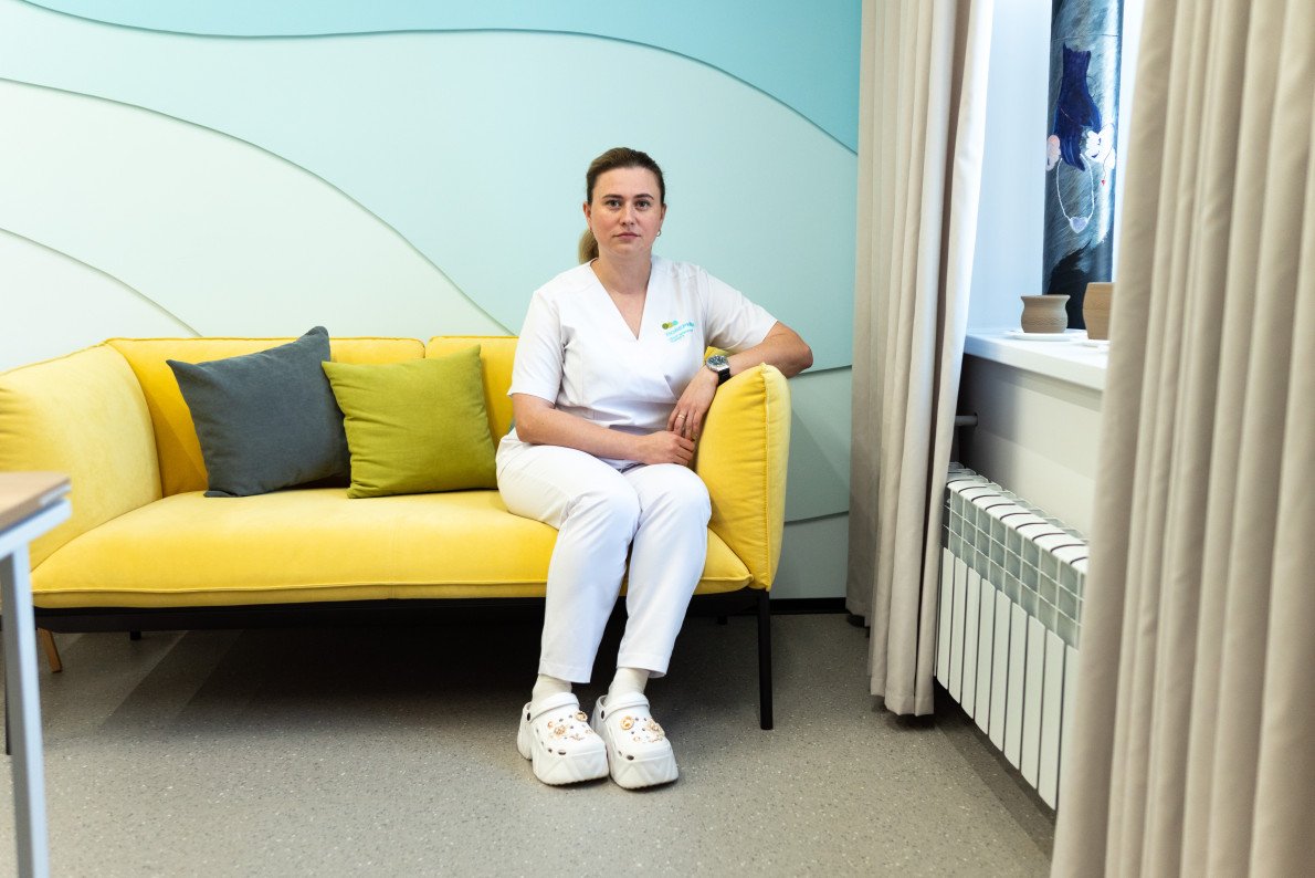 «Іноді саме ці стіни з картинами та весь простір нашого центру стають тим єдиним місцем, де можна відновити внутрішню рівновагу, відчути безпеку й знайти спокій». Ольга Остапчук. «Іноді саме ці стіни з картинами та весь простір нашого центру стають тим єдиним місцем, де можна відновити внутрішню рівновагу, відчути безпеку й знайти спокій». Ольга Остапчук.
