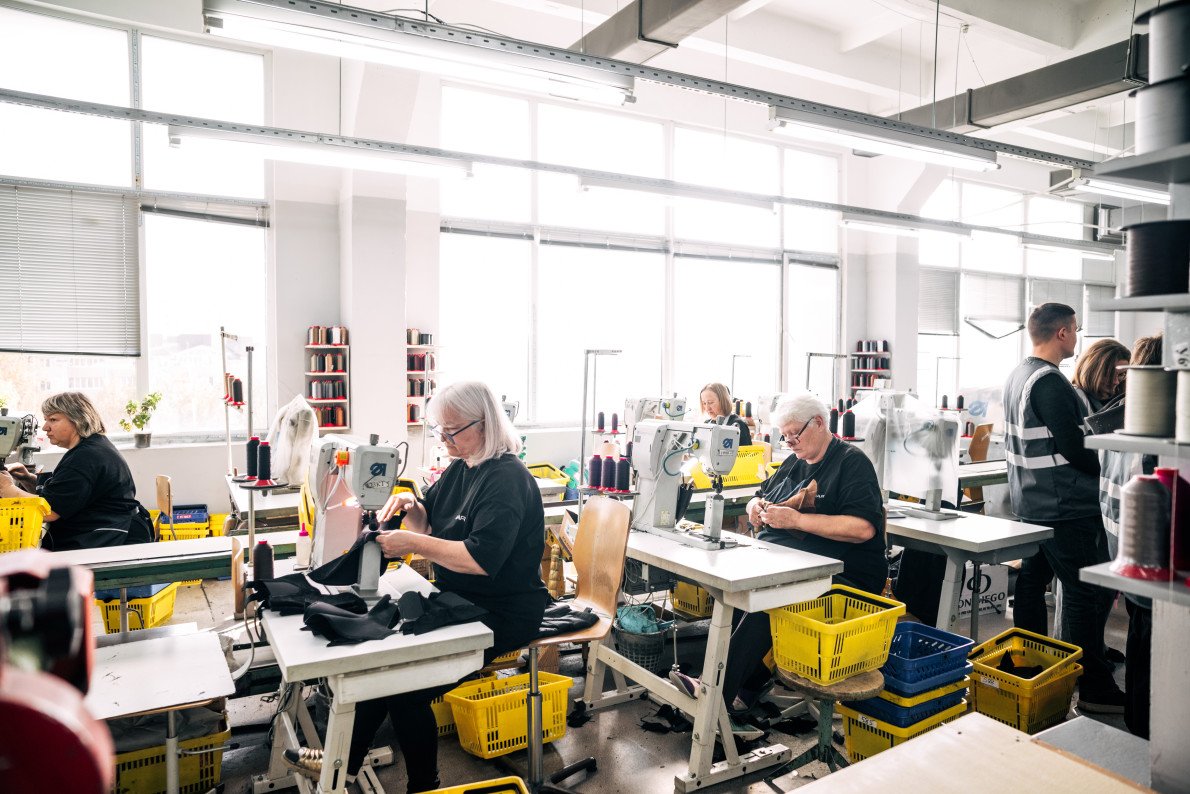 Швейний цех виробництва. Фото: Дмитро Лисюк. Швейний цех виробництва. Фото: Дмитро Лисюк.