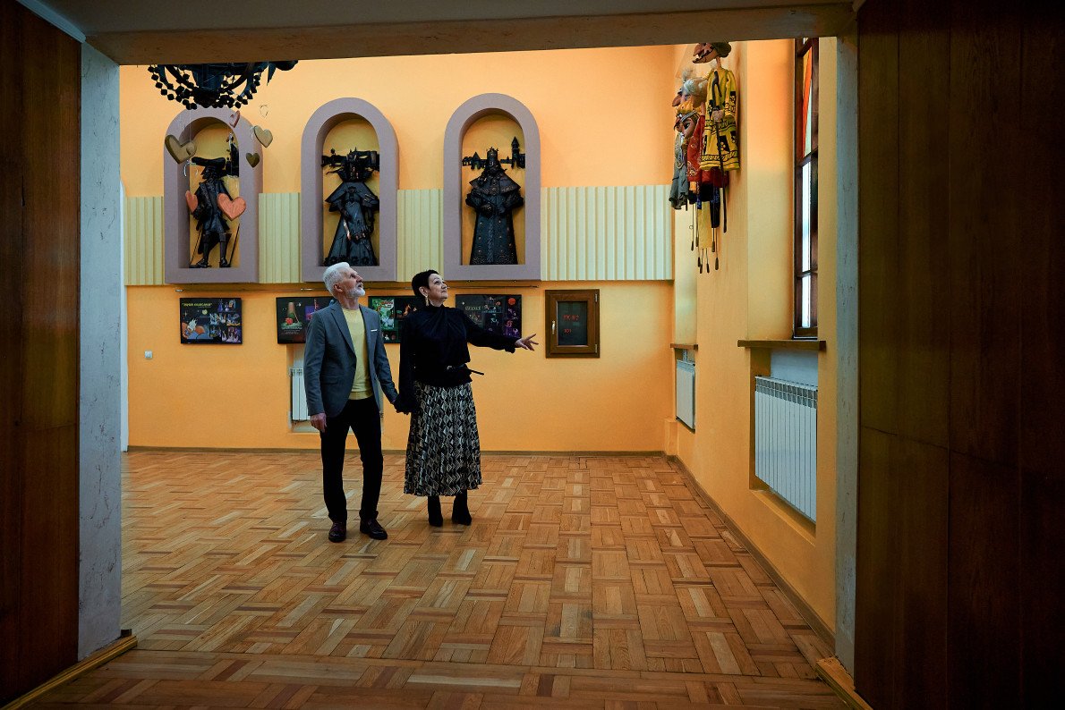 Через руки та серце Олени Бондарук пройшли десятки ролей та лялькових життів.