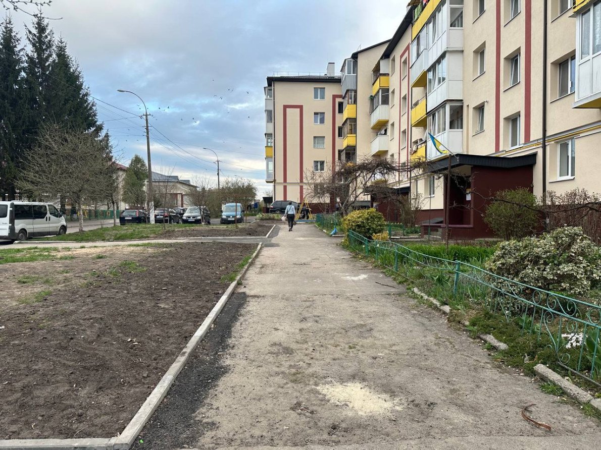 вул. Володимирська, 105.