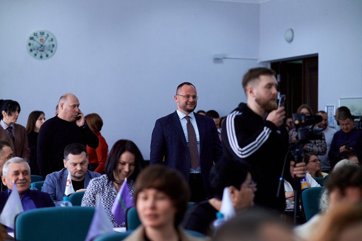 Ігор Поліщук теж не мав вигляд зажуреного чоловіка. Ігор Поліщук теж не мав вигляд зажуреного чоловіка.