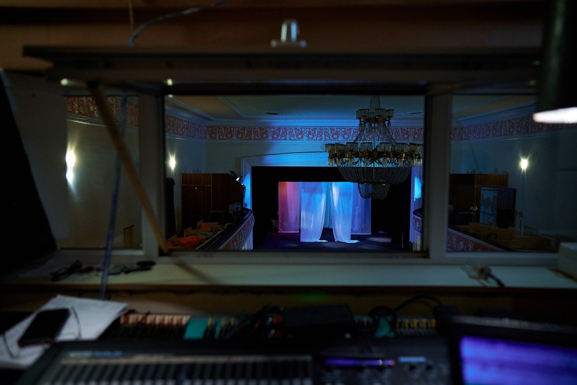 Панорама з невеликого вікна у кіматі освітлювача. Саме тут, у точці спостереження за казкою, народжується світло. 