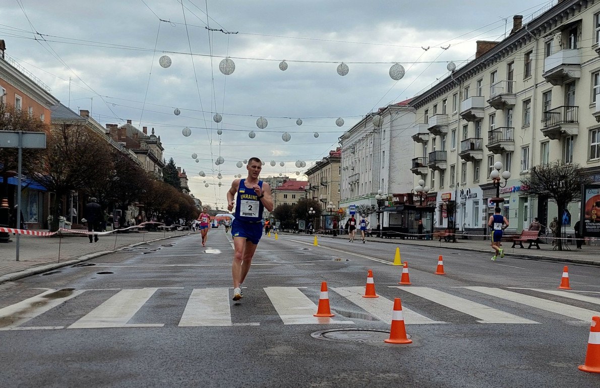 Спортсмени долали відстані на 2, 3, 5, 10 та 20 кілометрів. Фото з фейсбук-сторінки «Легка атлетика Волині».