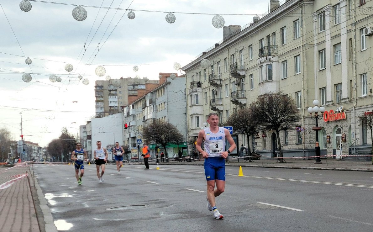 Спортсмени долали відстані на 2, 3, 5, 10 та 20 кілометрів. Фото з фейсбук-сторінки «Легка атлетика Волині».