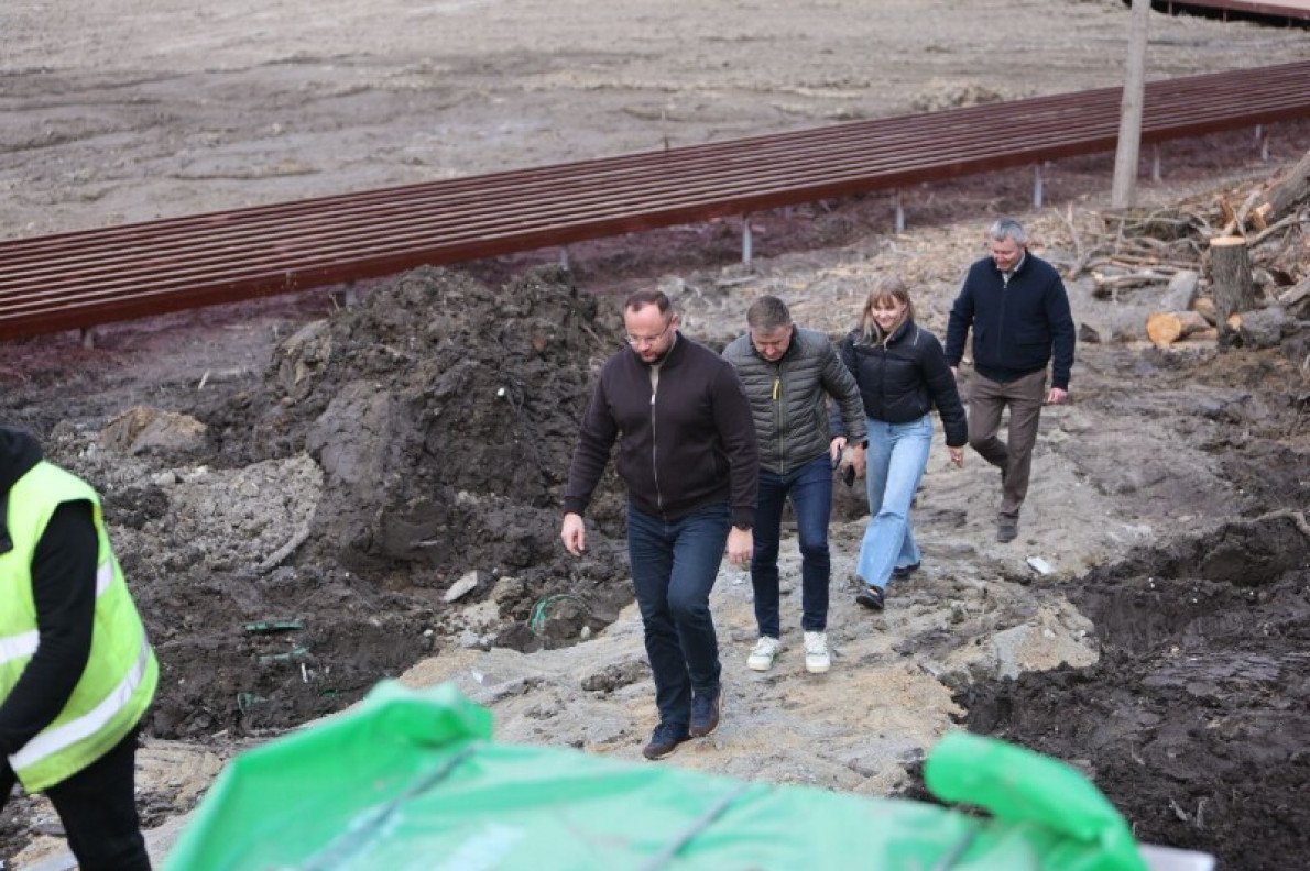 У Луцьку триває проєкт реконструкції Набережної (обсяг залученого гранту — 44 млн грн; реалізують у межах грантового проєкту «Дике життя у великому місті: захист і промоція дикої природи й біорізноманіття в Луцьку та Жешуві» в рамках Програми Interreg NEXT Польща — Україна 2021–2027). Фото: Луцька міська рада. У Луцьку триває проєкт реконструкції Набережної (обсяг залученого гранту — 44 млн грн; реалізують у межах грантового проєкту «Дике життя у великому місті: захист і промоція дикої природи й біорізноманіття в Луцьку та Жешуві» в рамках Програми Interreg NEXT Польща — Україна 2021–2027). Фото: Луцька міська рада.