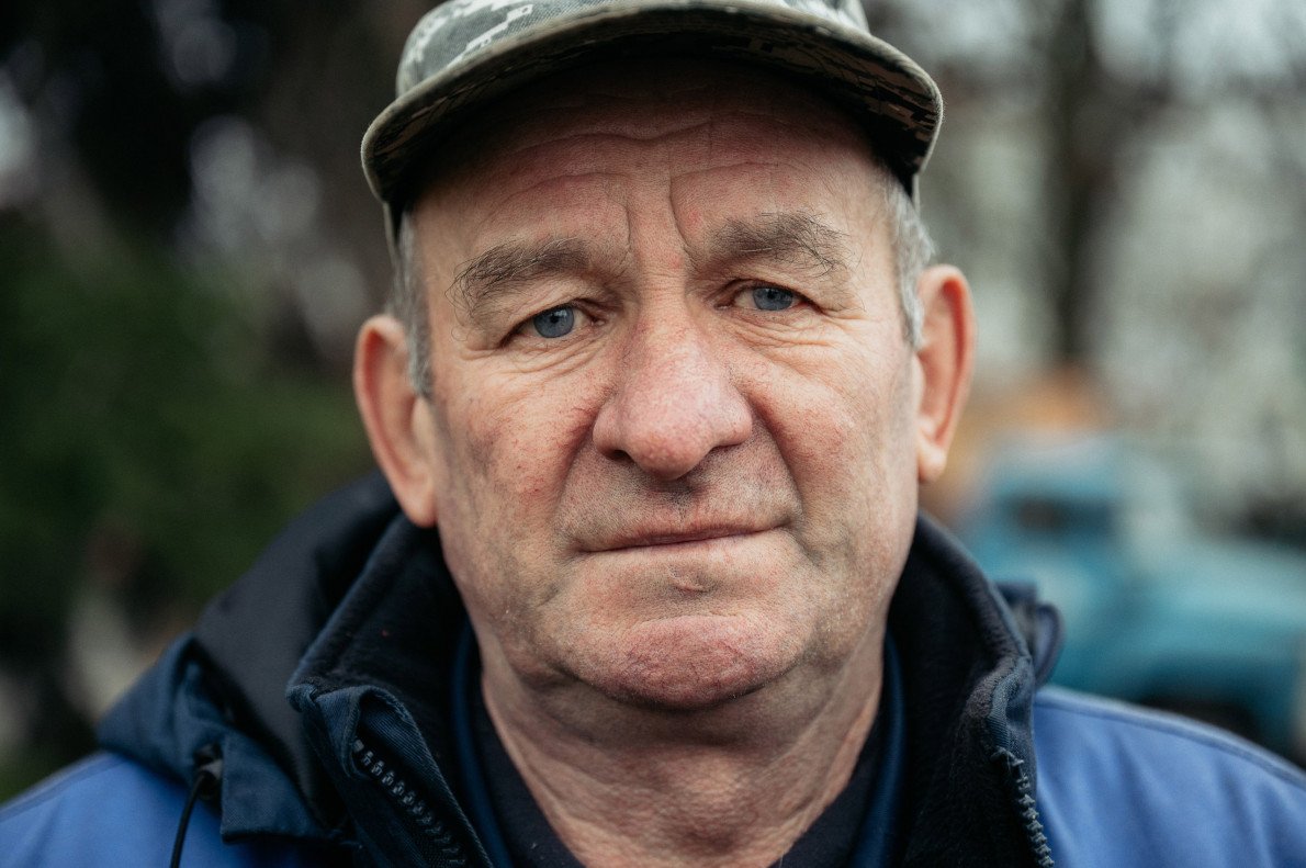 Є така робота — нести людям світло. Є така робота — нести людям світло.