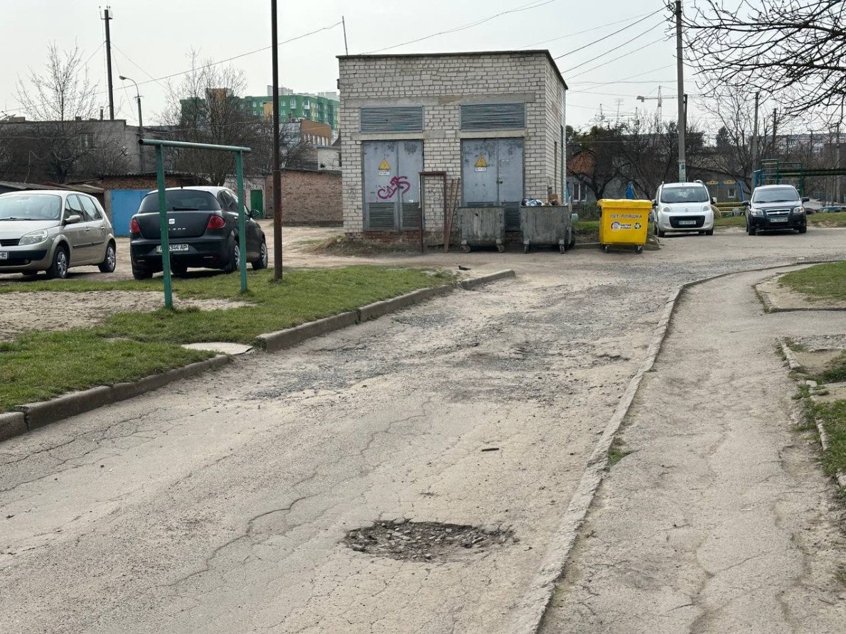 вул. Січова, 10.