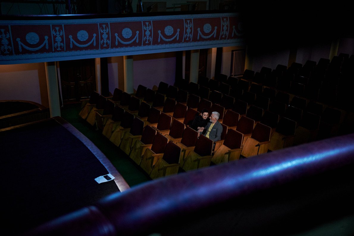 «Льоня — мій найголовніший критик. Буває, обговорюємо постановку ще пів дня після вистави. Іноді досить бурхливо. Але висновок завжди один: прекрасно відпрацювали, ми — молодці». Олена Бондарук.