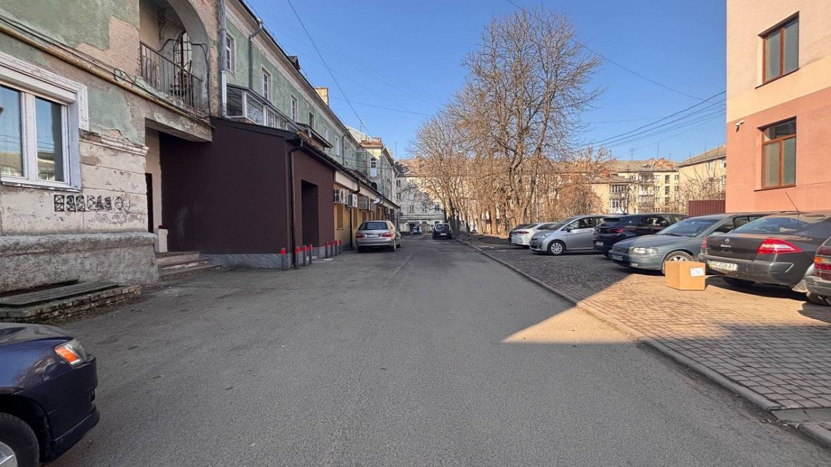 Двір просп. Волі, 17.