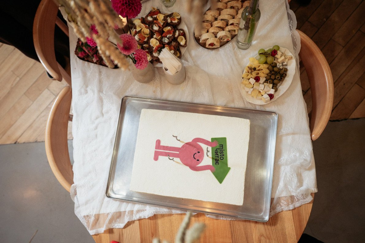 Святковий торт від Happy Bakery — тільки й облизані пальчики залишилися. Святковий торт від Happy Bakery — тільки й облизані пальчики залишилися.