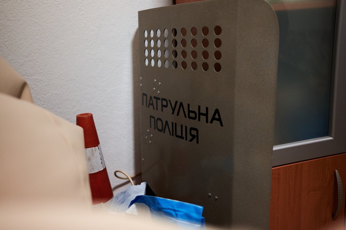 За металевим захистом завжди б’ється живе серце, яке відчуває втому і біль так само гостро, як і ті, кого воно захищає.