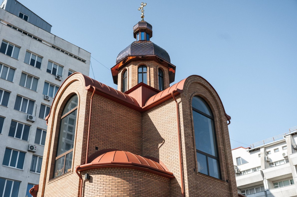 Храм Софії Премудрості Божої ПЦУ, що при Волинському національному університеті ім. Лесі Українки (вулиця Банкова (колишня Потапова): між бібліотекою та лабораторним корпусом ВНУ і школою № 9, Луцьк).