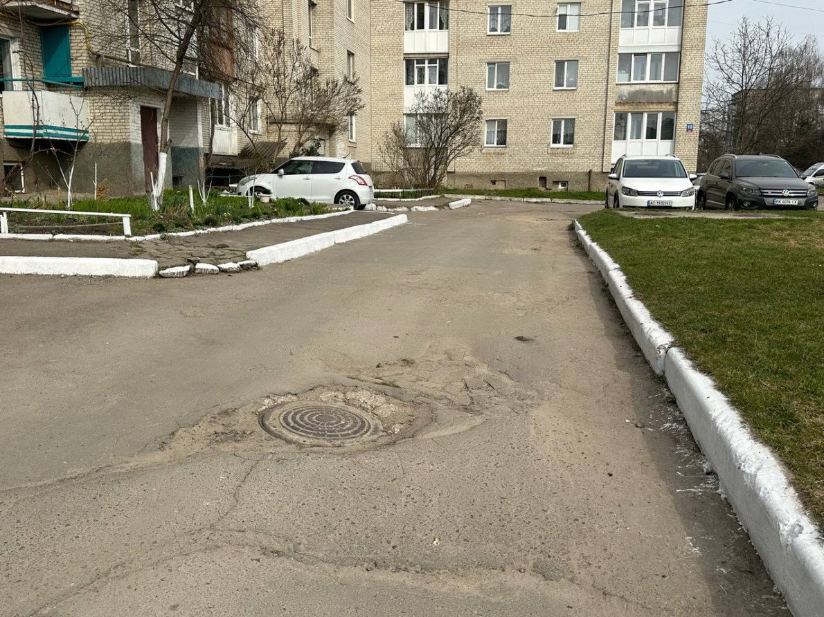 вул. Гетьмана Дорошенка, 1, 1-А.