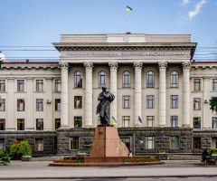 Головний корпус ВНУ.