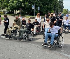 люди на кріслах колісних