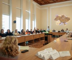 Круглий стіл у залі Волинської обласної військової адміністрації