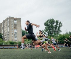 У Луцьку на бігове тренування попри дощ зібралося півсотні людей