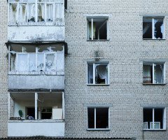 Будинок із розбитими вікнами