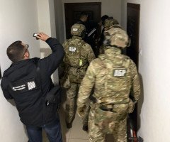 працівники ДБР у коридорі